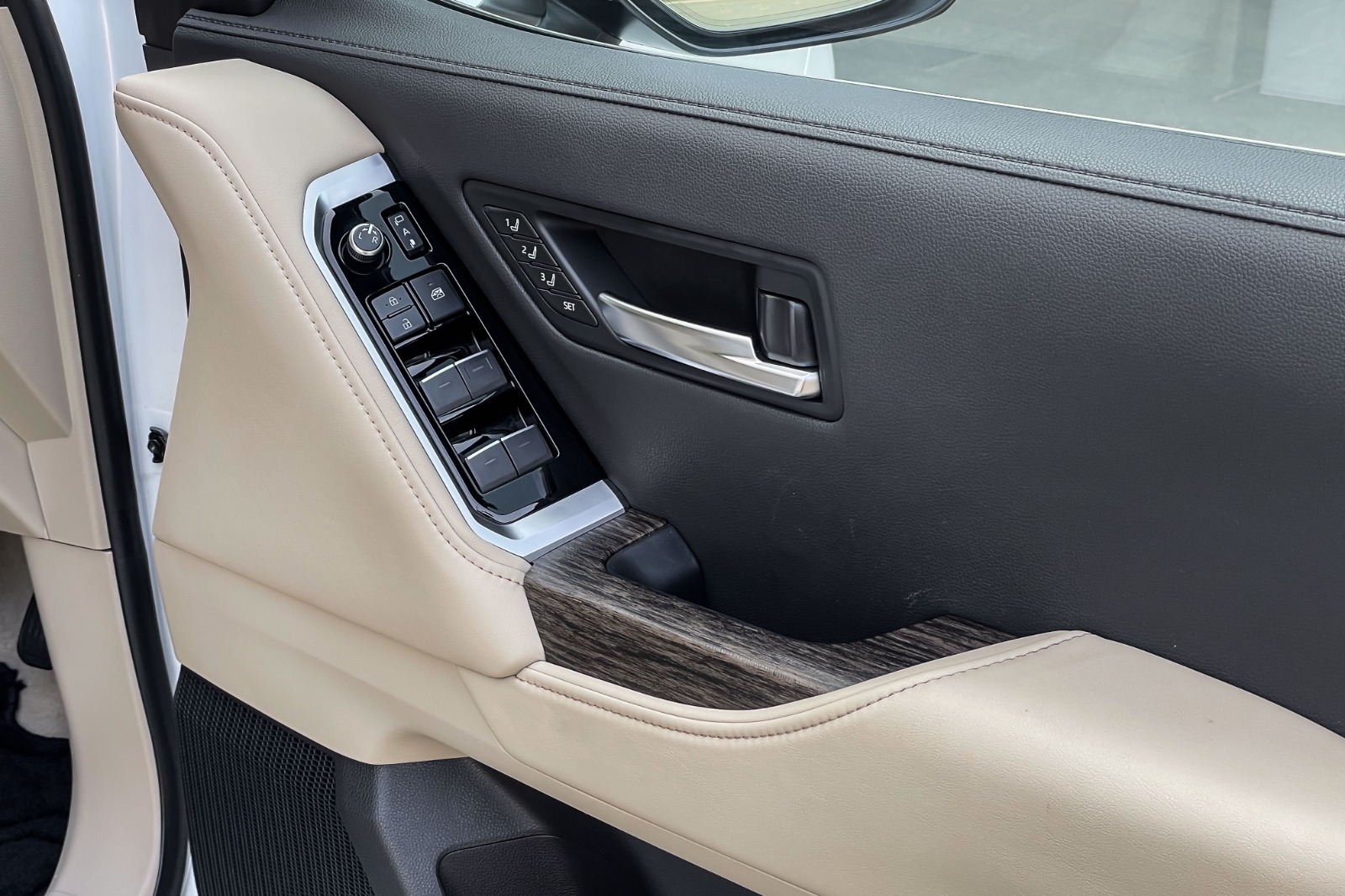 2023 TOYOTA LC 300 ZX