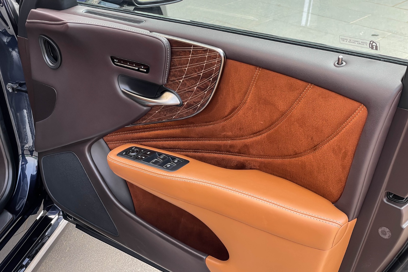 2021 LEXUS LS500 LUXURY HYBRID