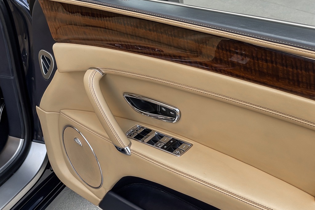 2014 BENTLEY FLYING SPUR V8