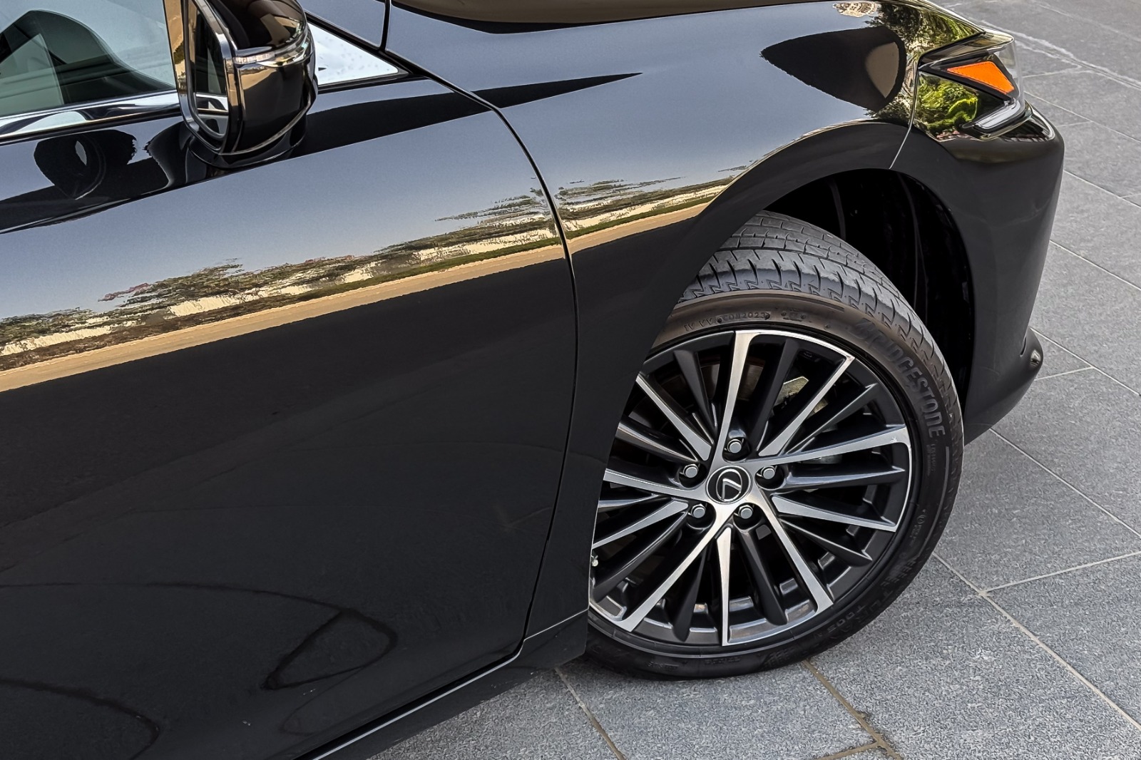 2024 LEXUS ES300 HYBRID LUXURY