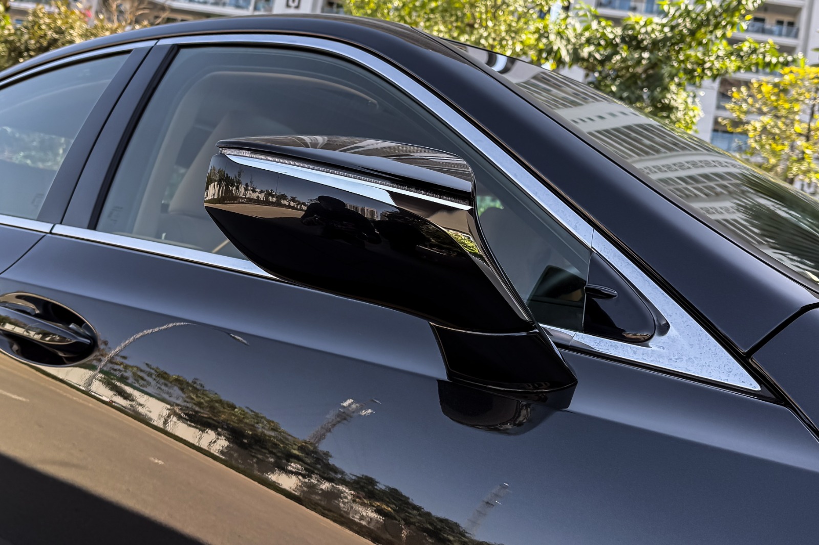 2024 LEXUS ES300 HYBRID LUXURY