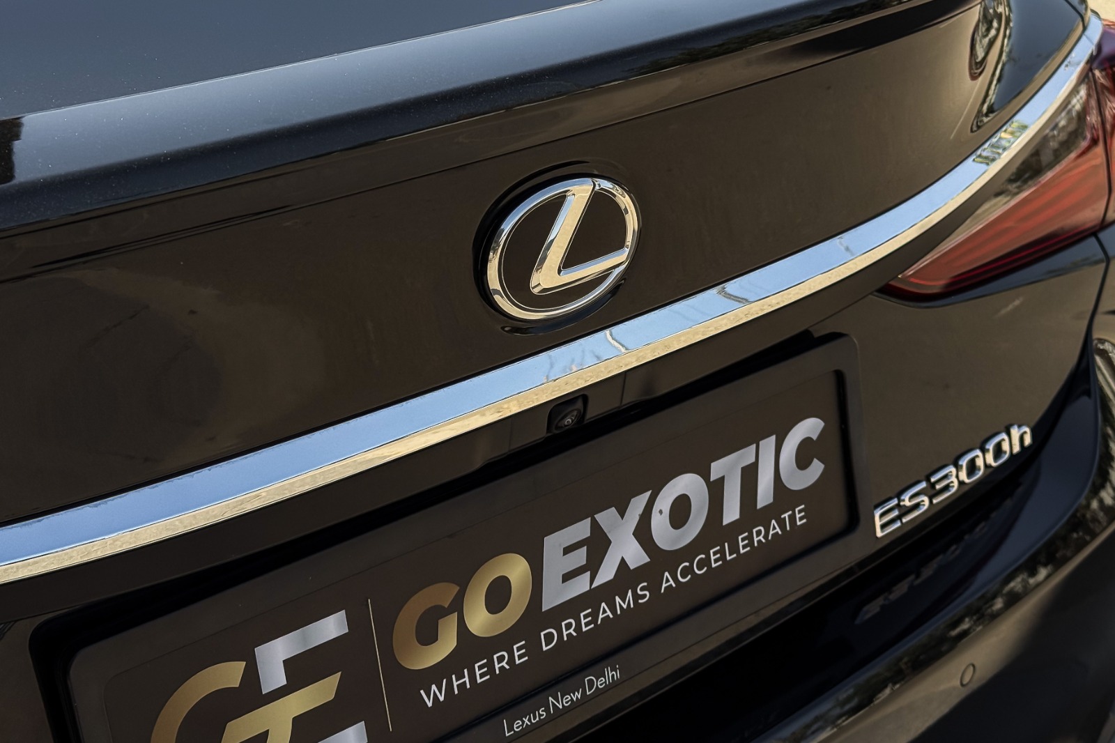 2024 LEXUS ES300 HYBRID LUXURY