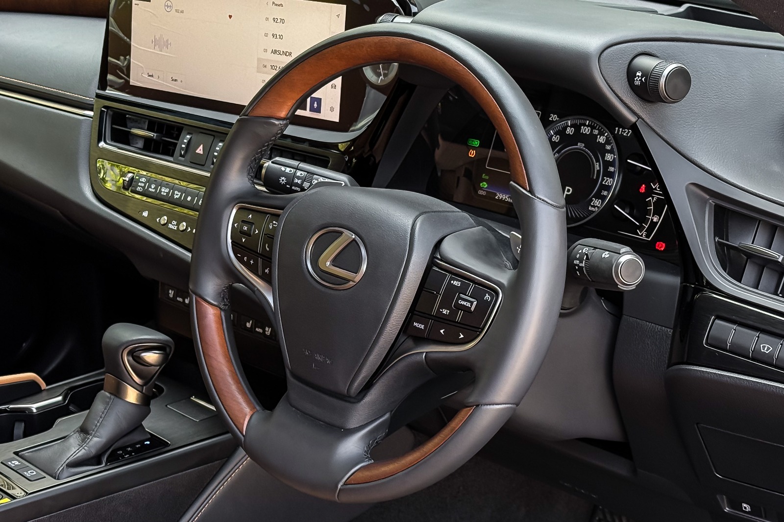 2024 LEXUS ES300 HYBRID LUXURY