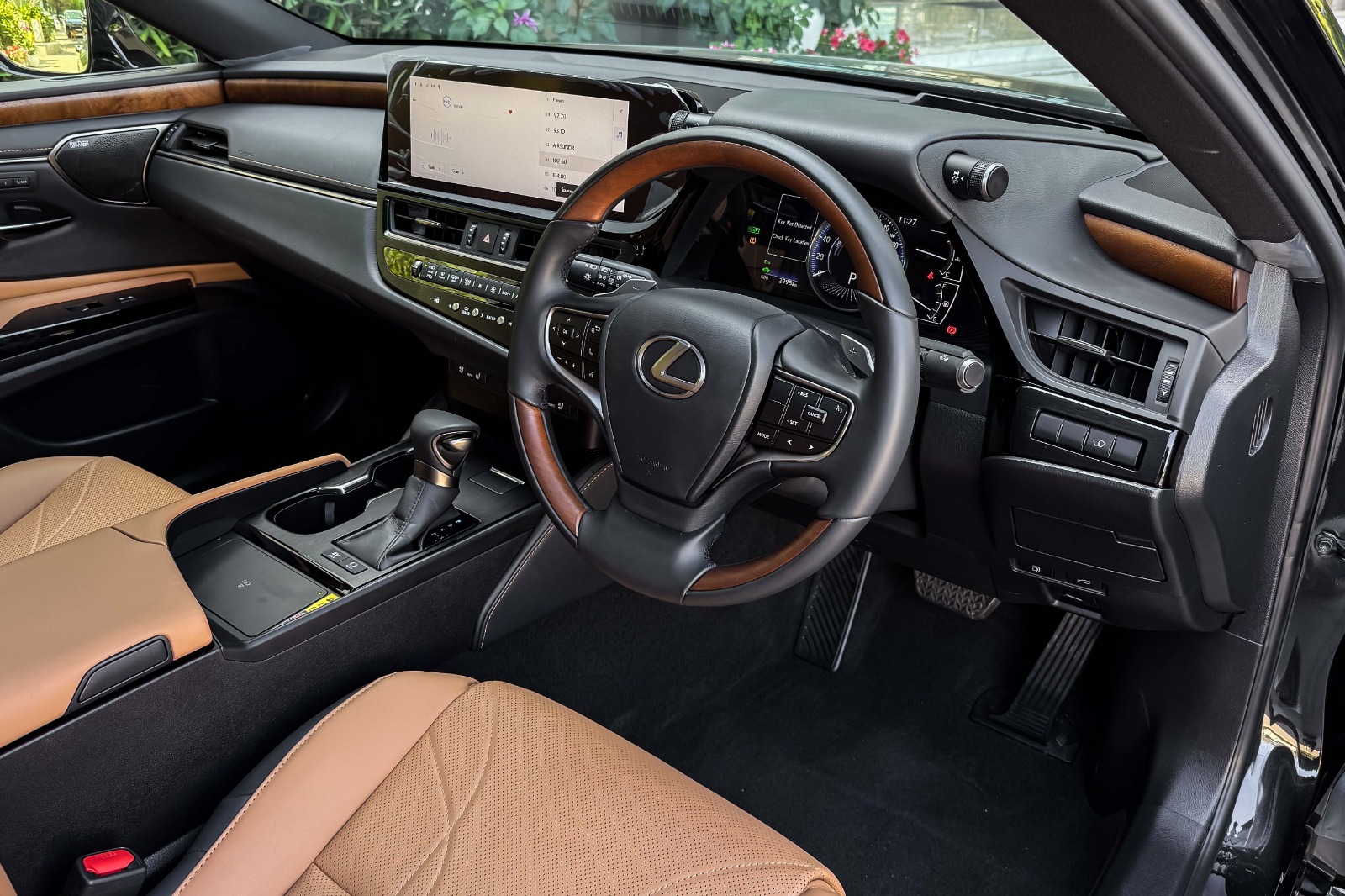 2024 LEXUS ES300 HYBRID LUXURY