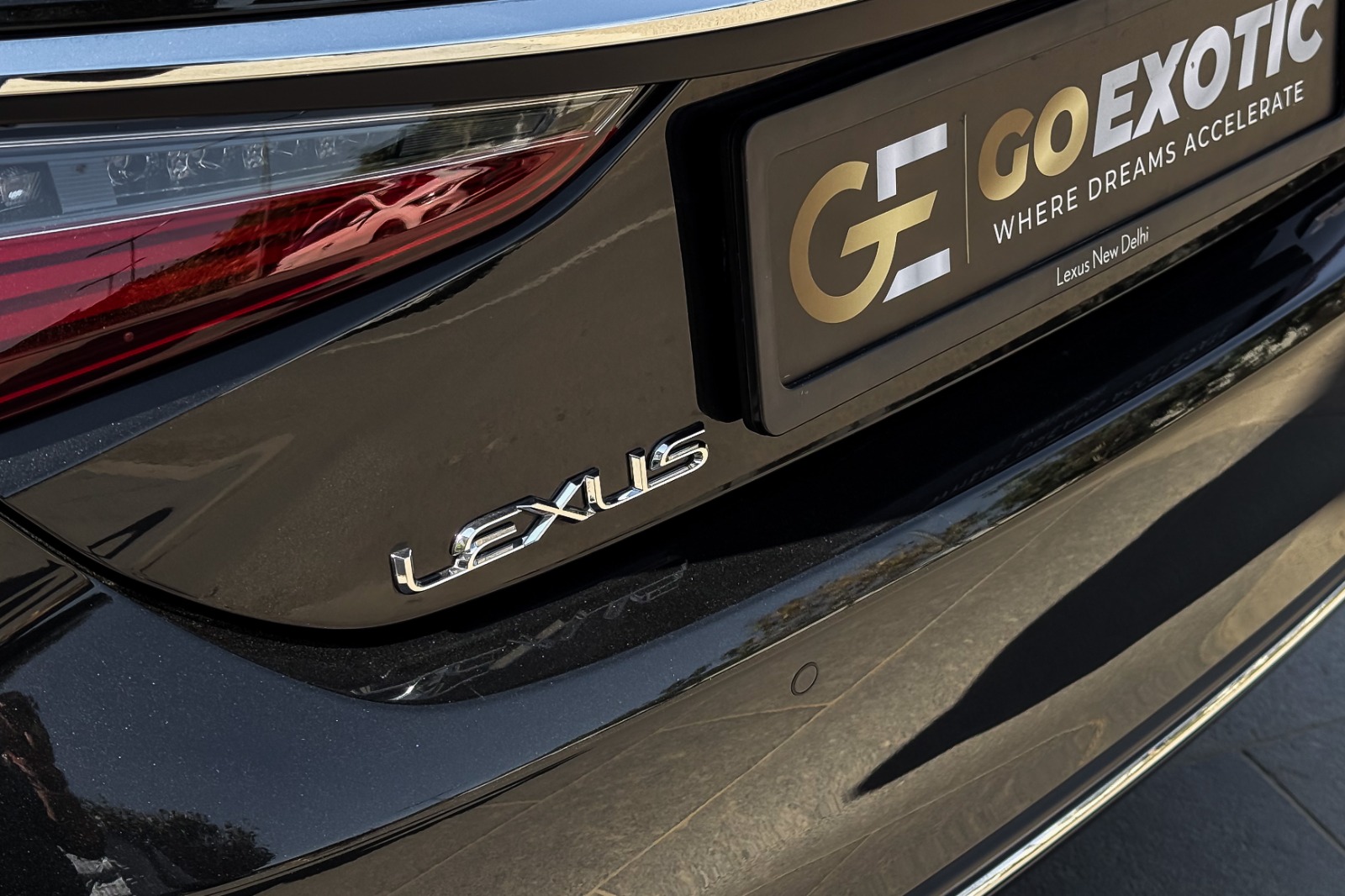 2024 LEXUS ES300 HYBRID LUXURY