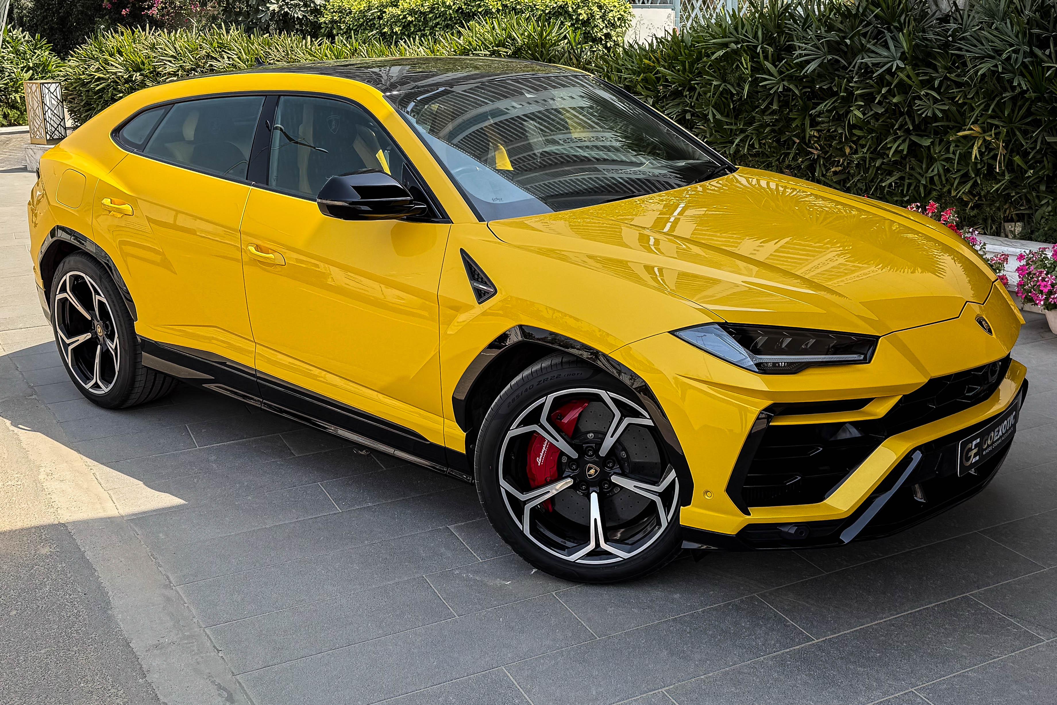 2022 LAMBORGHINI URUS PEARL CAPSULE