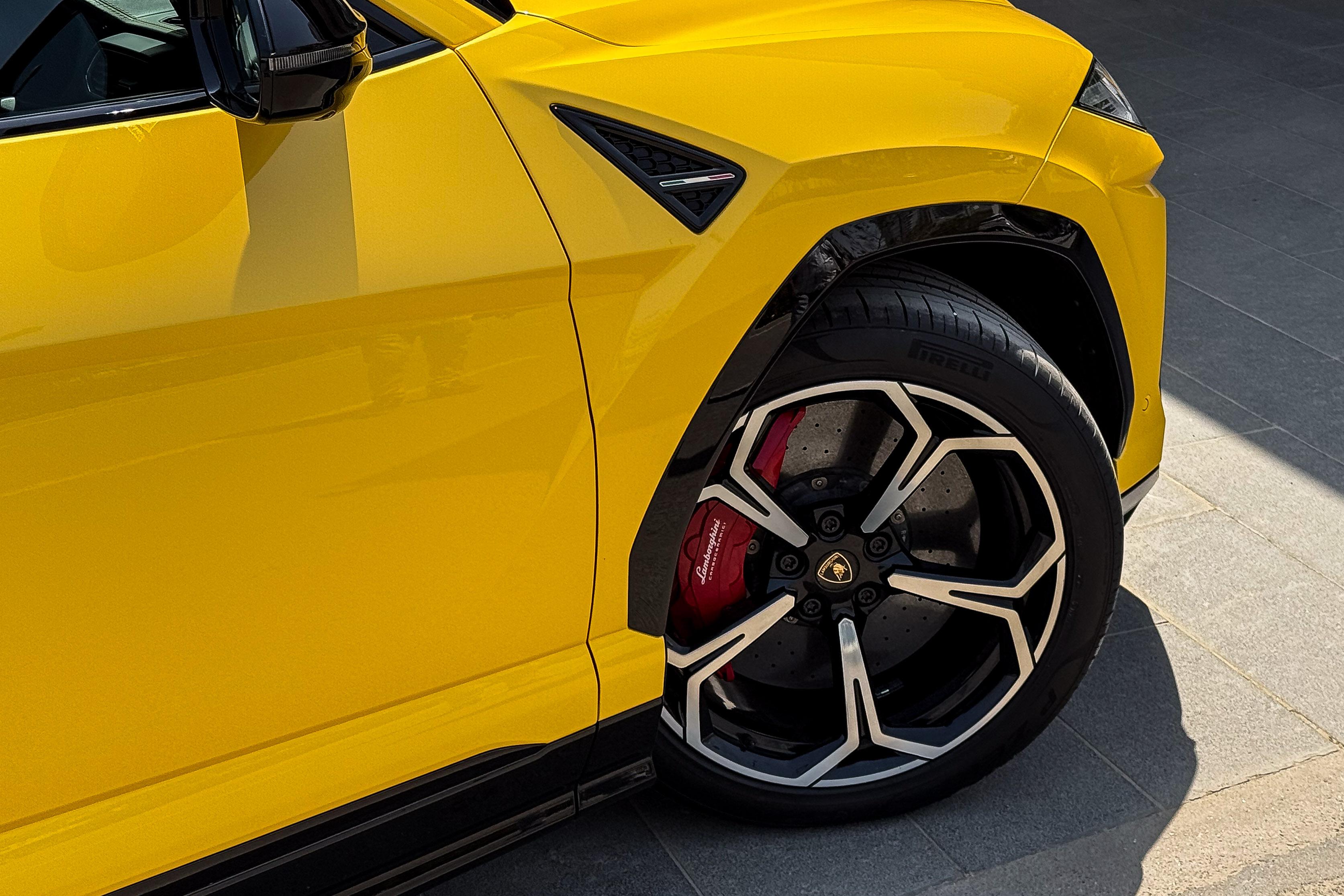 2022 LAMBORGHINI URUS PEARL CAPSULE