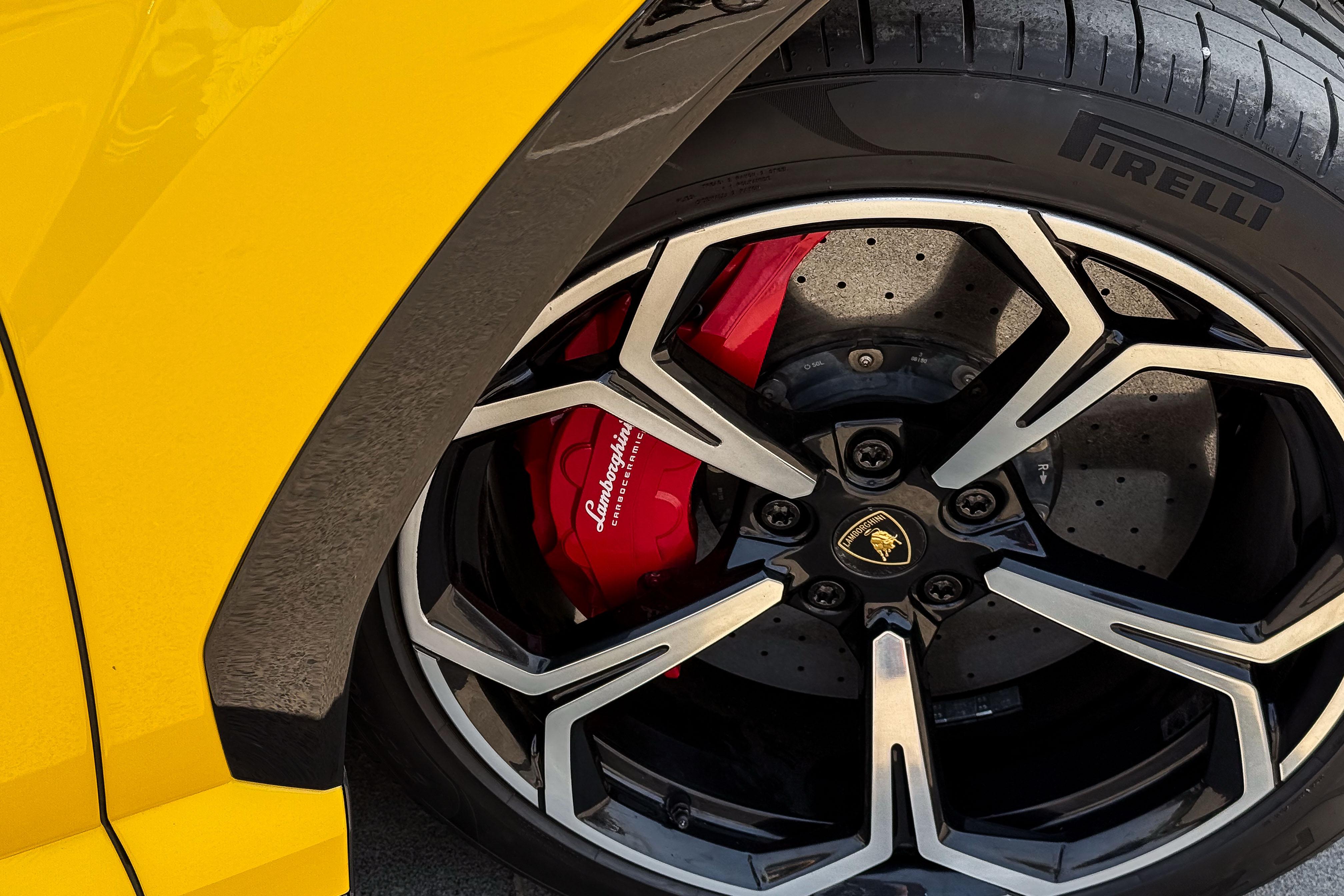 2022 LAMBORGHINI URUS PEARL CAPSULE