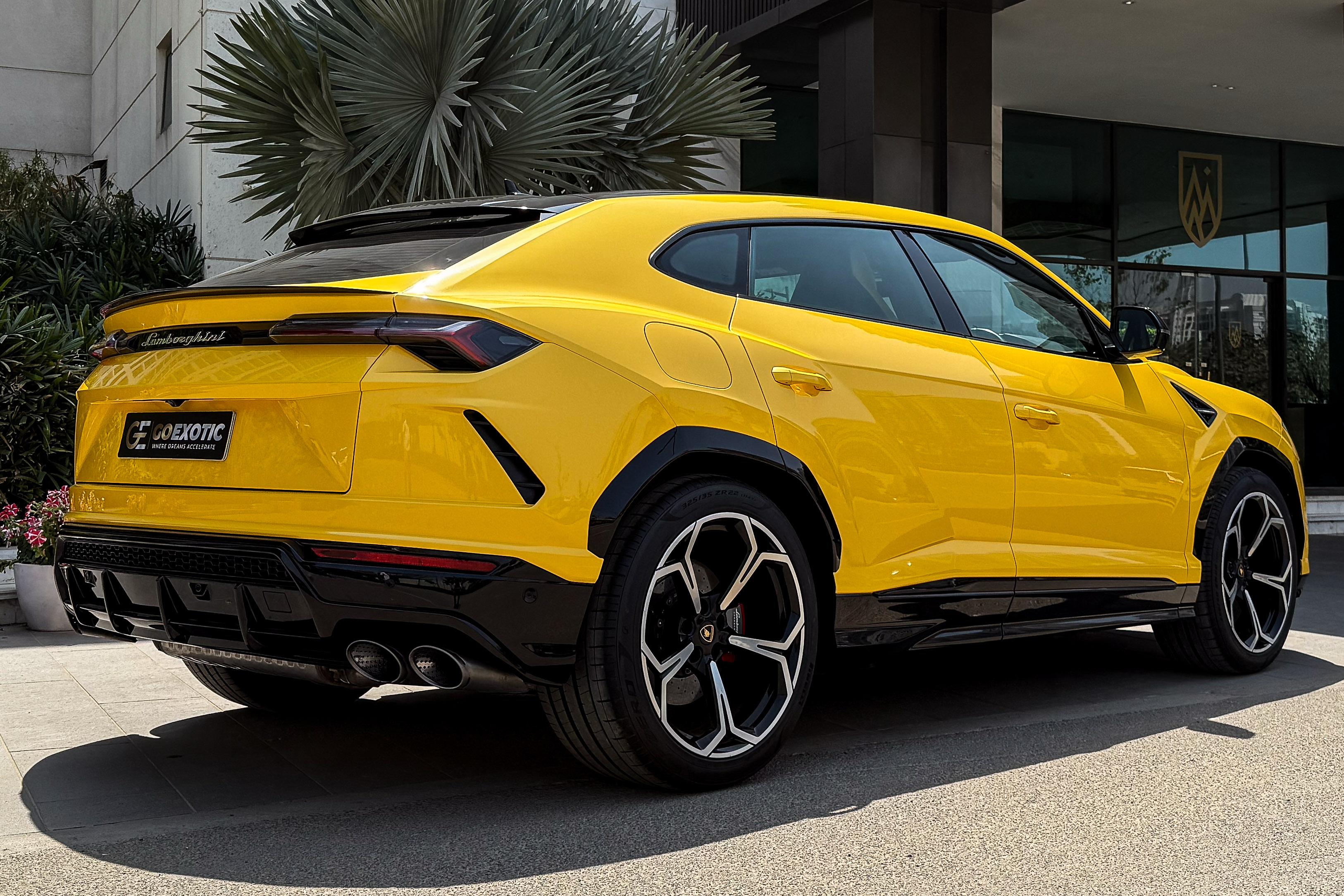 2022 LAMBORGHINI URUS PEARL CAPSULE