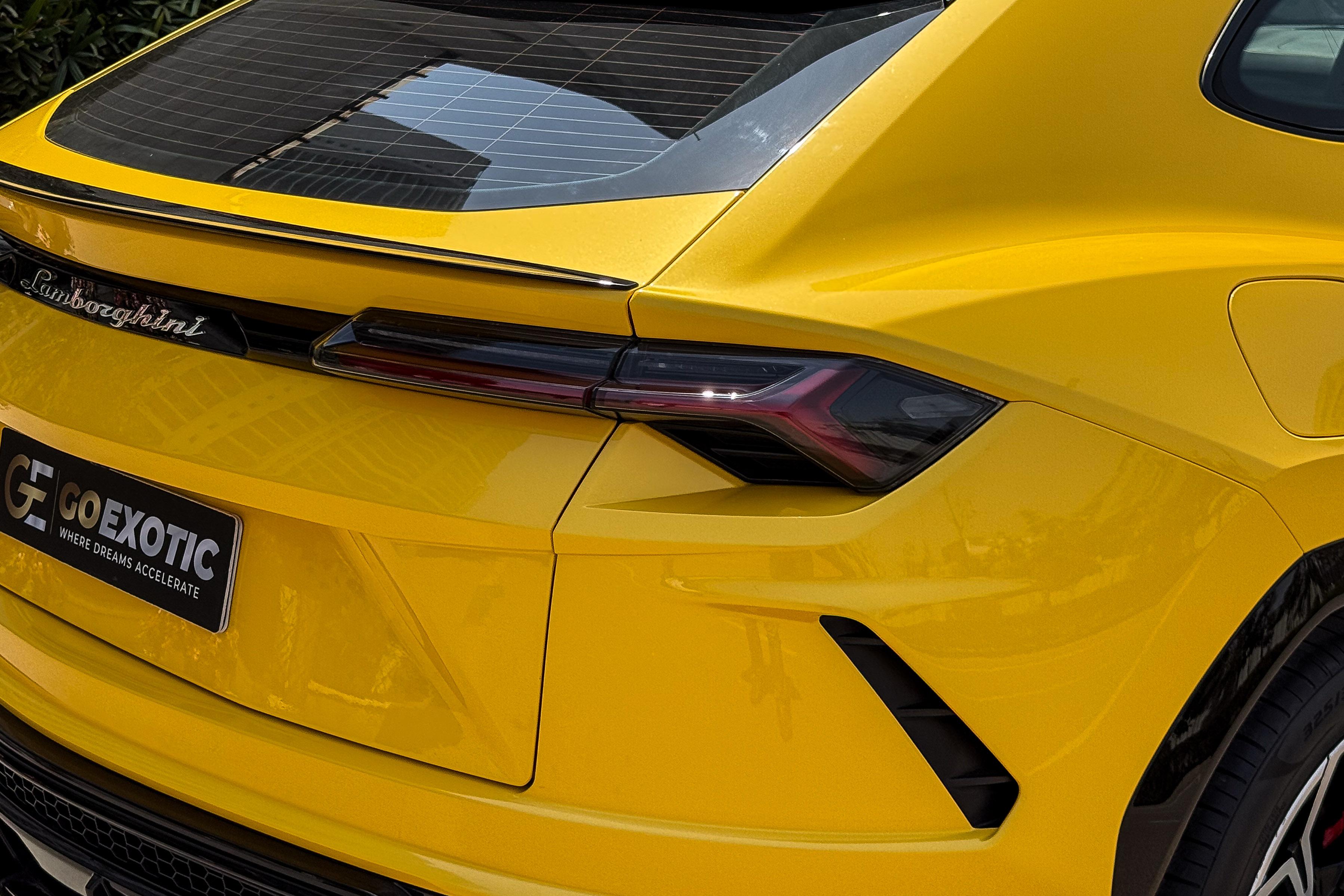 2022 LAMBORGHINI URUS PEARL CAPSULE