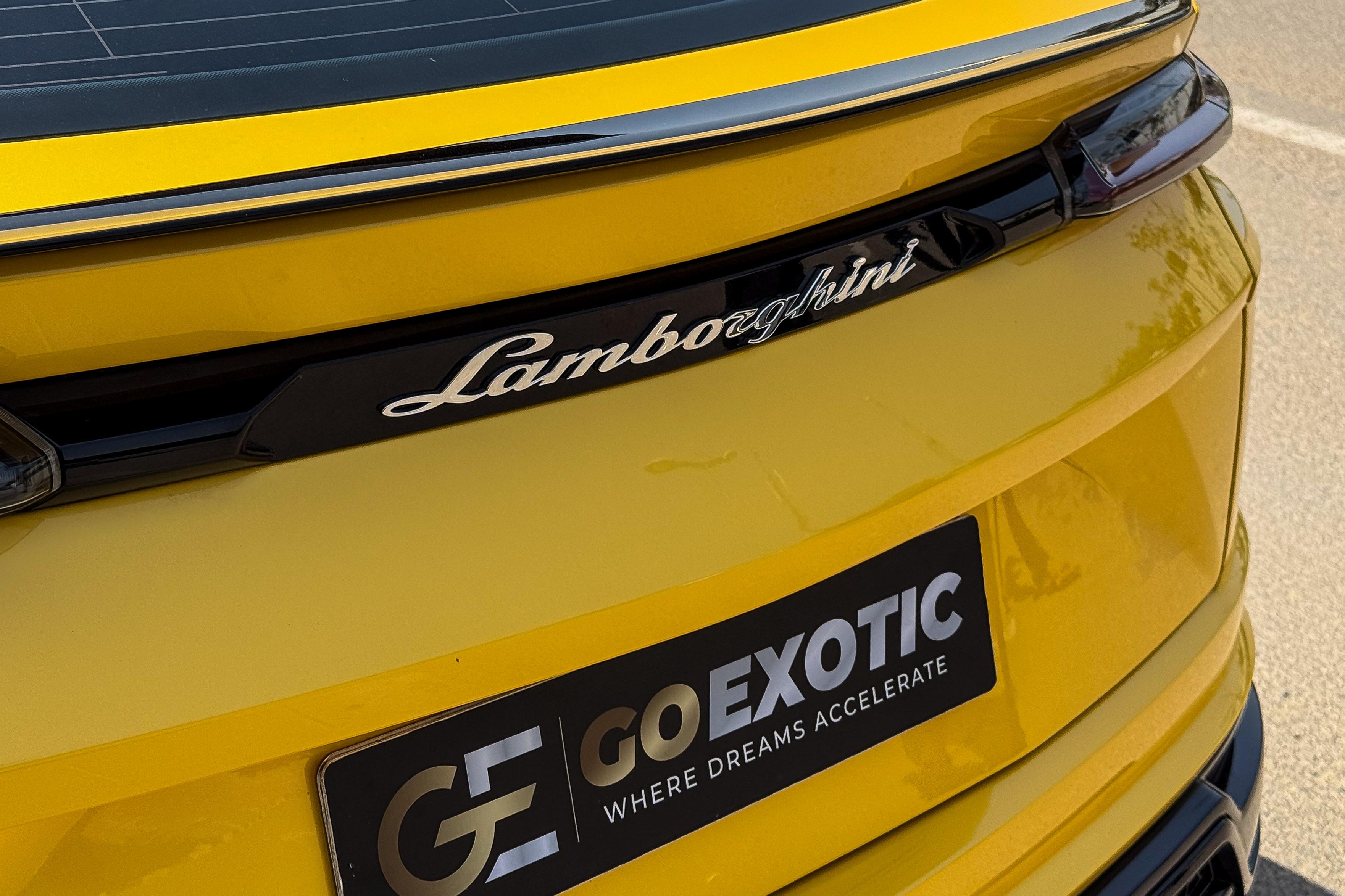 2022 LAMBORGHINI URUS PEARL CAPSULE