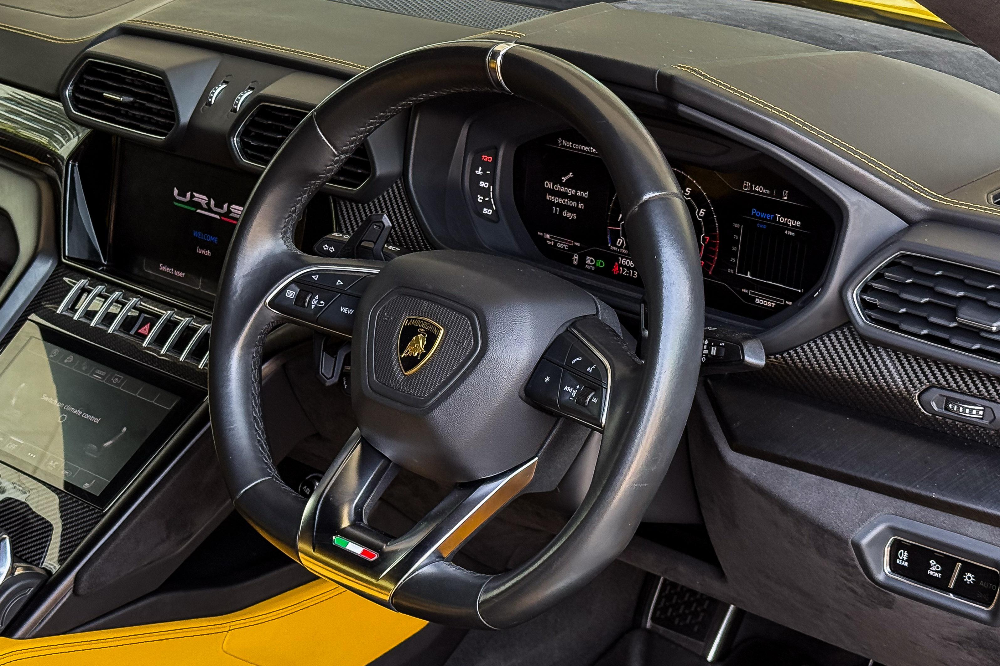 2022 LAMBORGHINI URUS PEARL CAPSULE