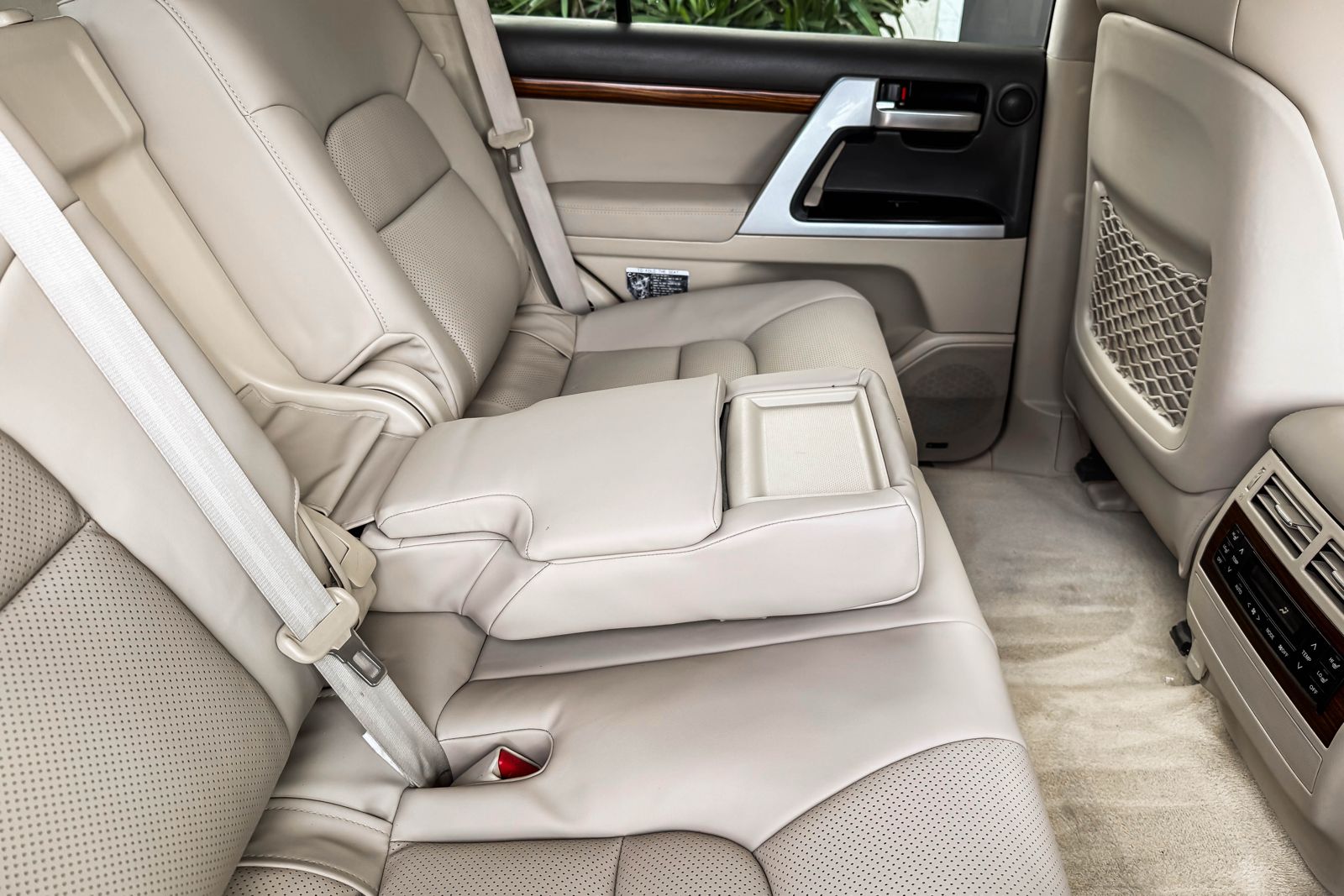 2016 TOYOTA LC200 V8