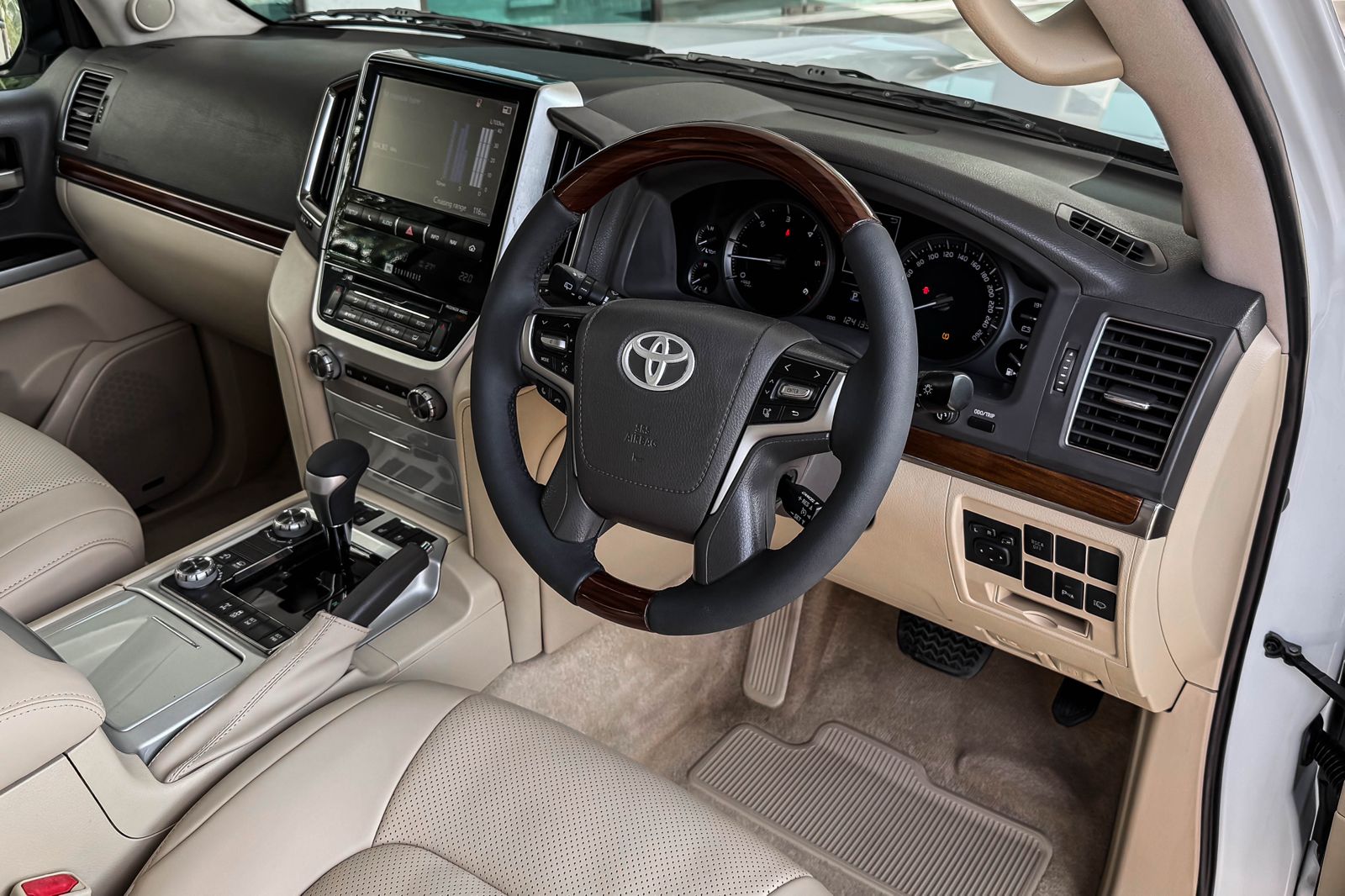 2016 TOYOTA LC200 V8