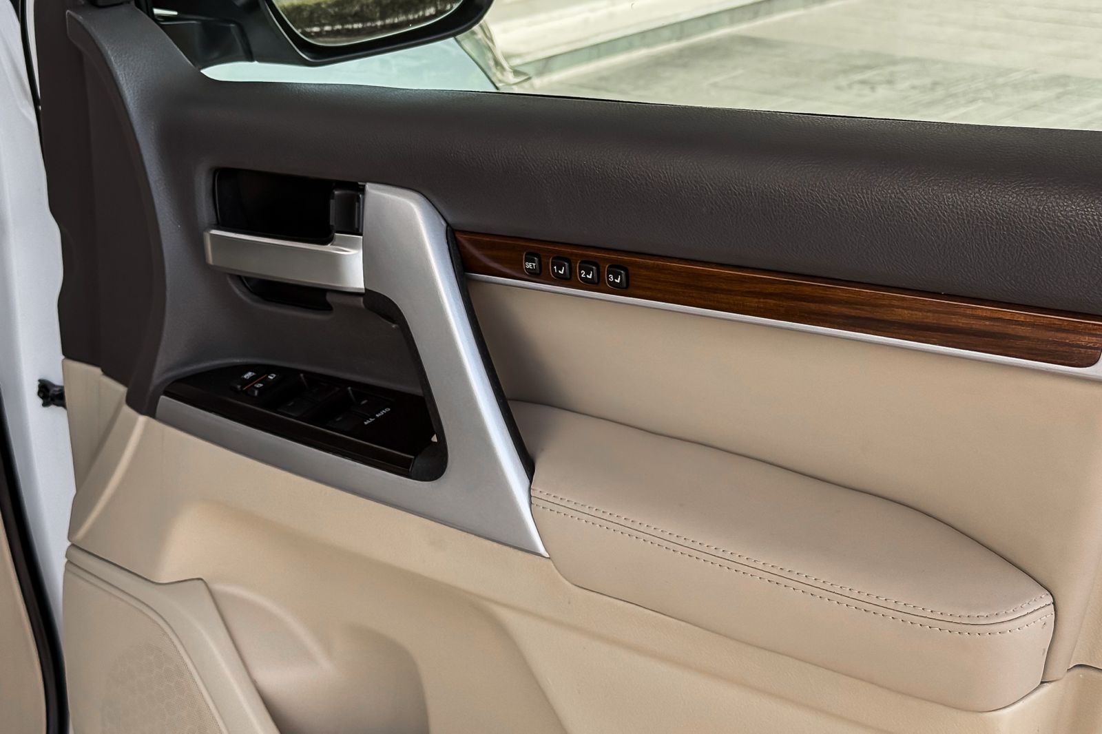 2016 TOYOTA LC200 V8