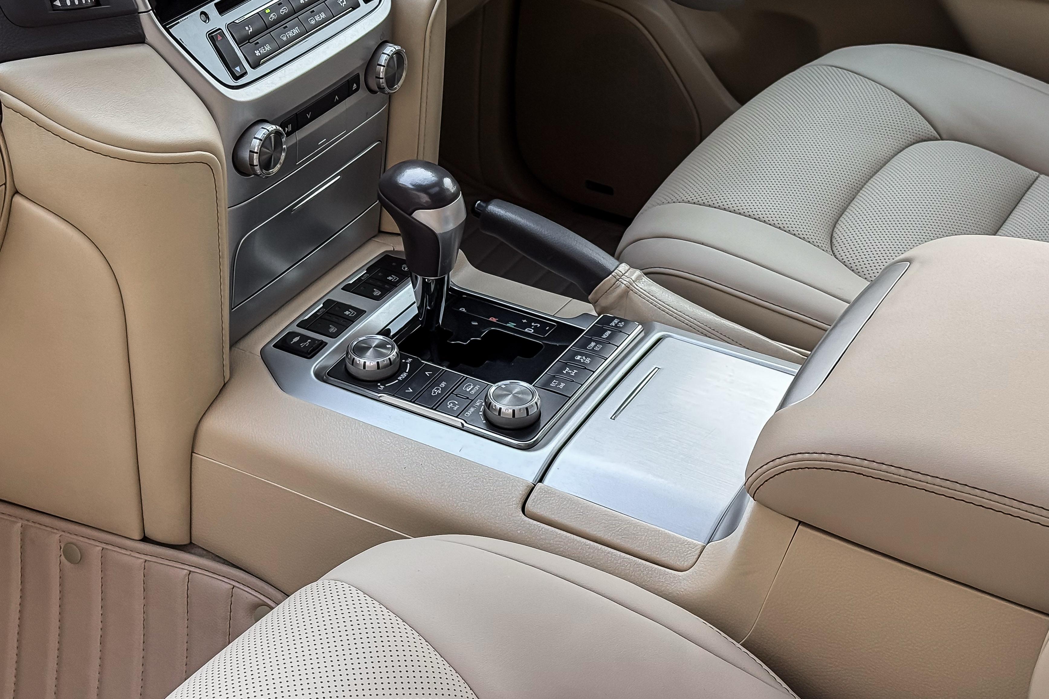 2017 TOYOTA LC 200 V8