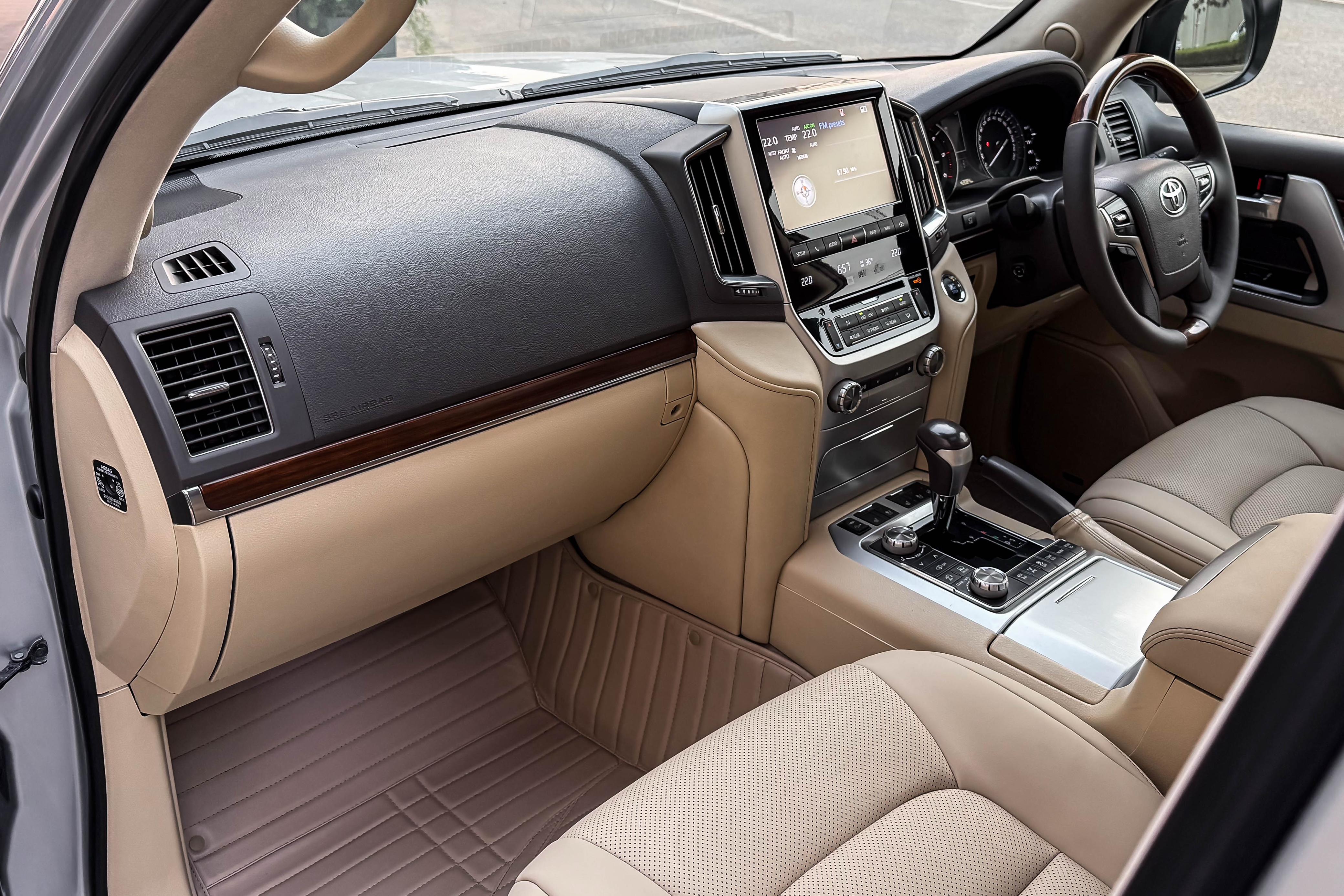 2017 TOYOTA LC 200 V8