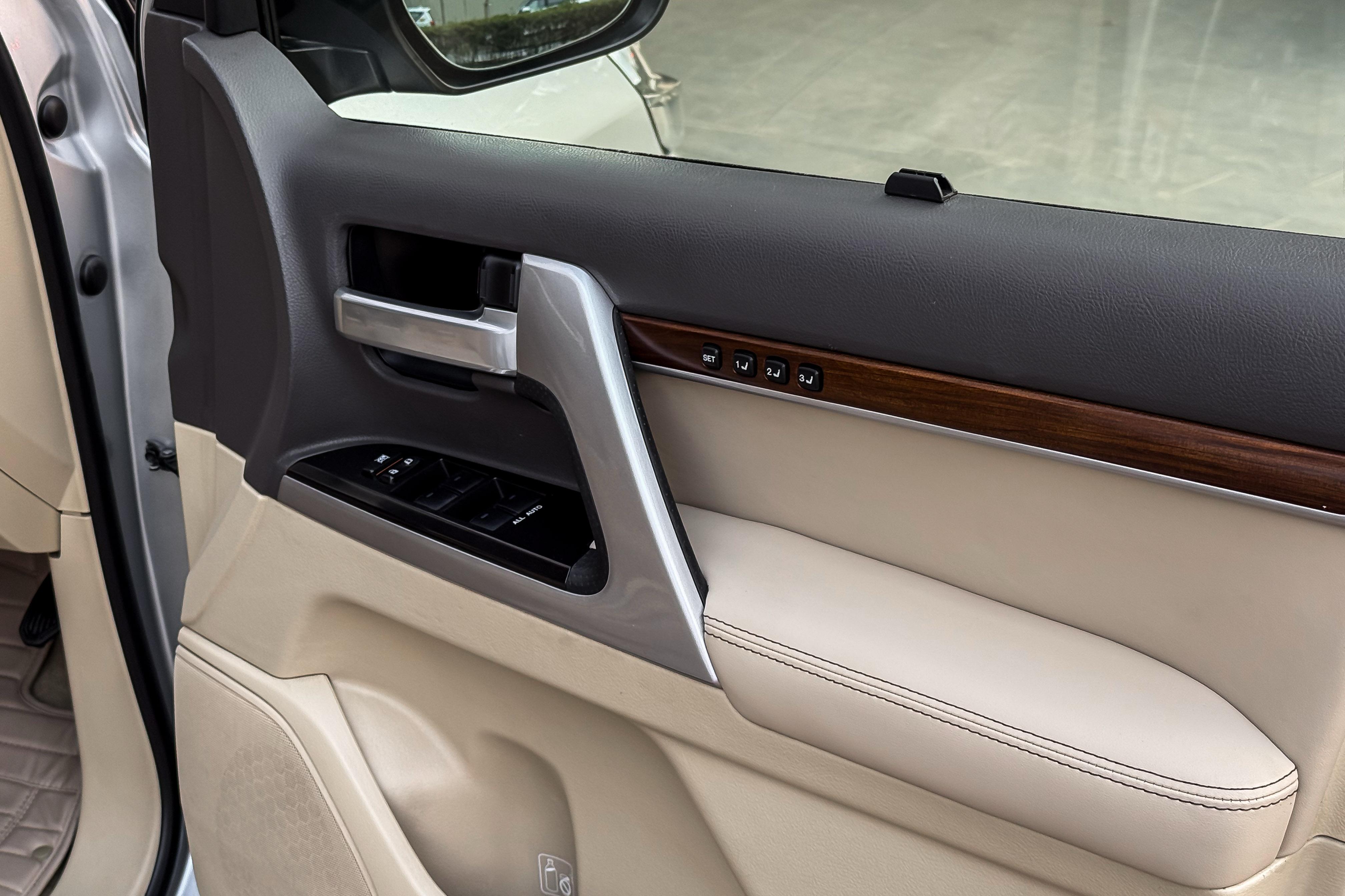 2017 TOYOTA LC 200 V8