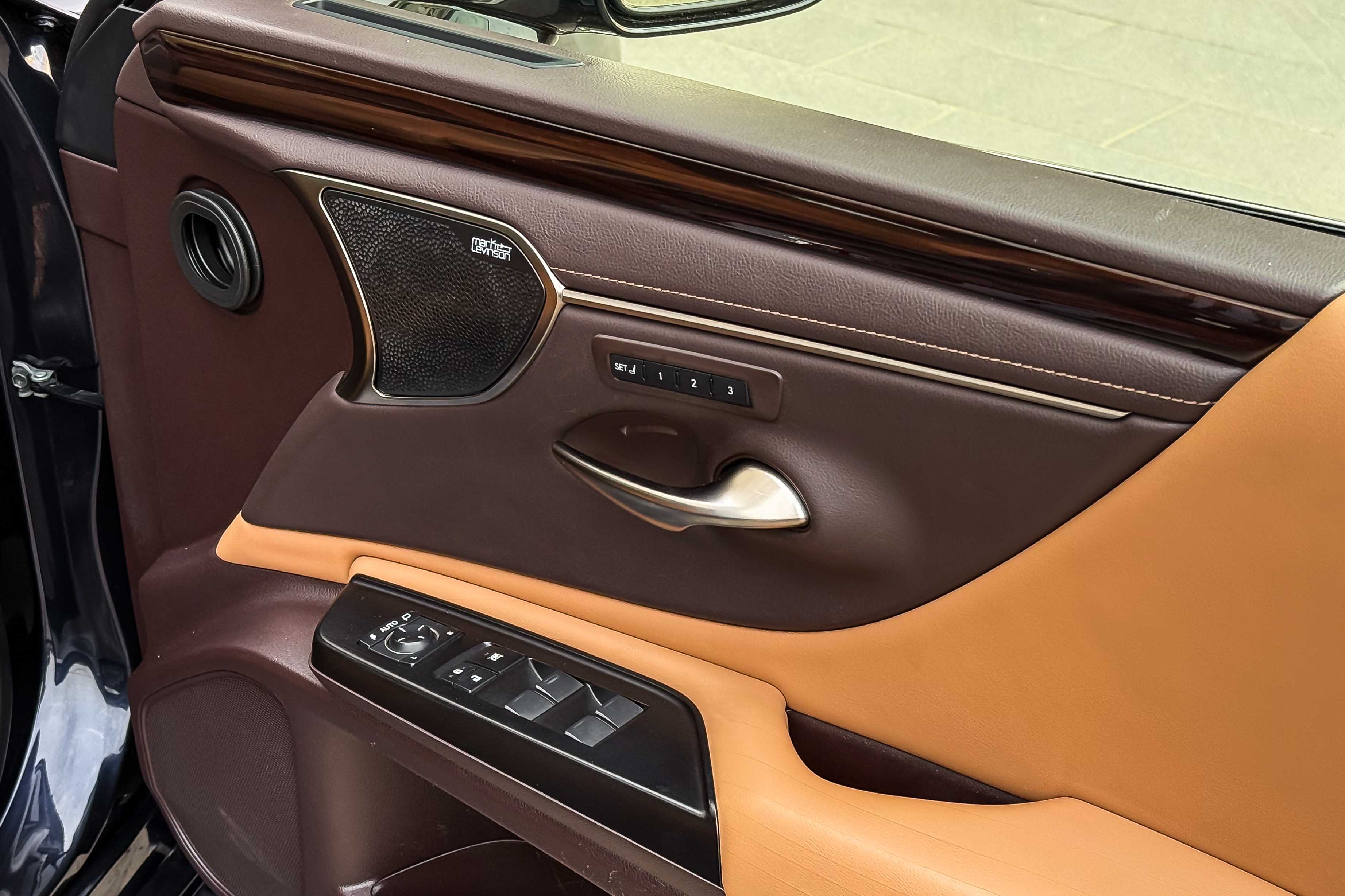 2019 LEXUS ES300 HYBRID LUXURY