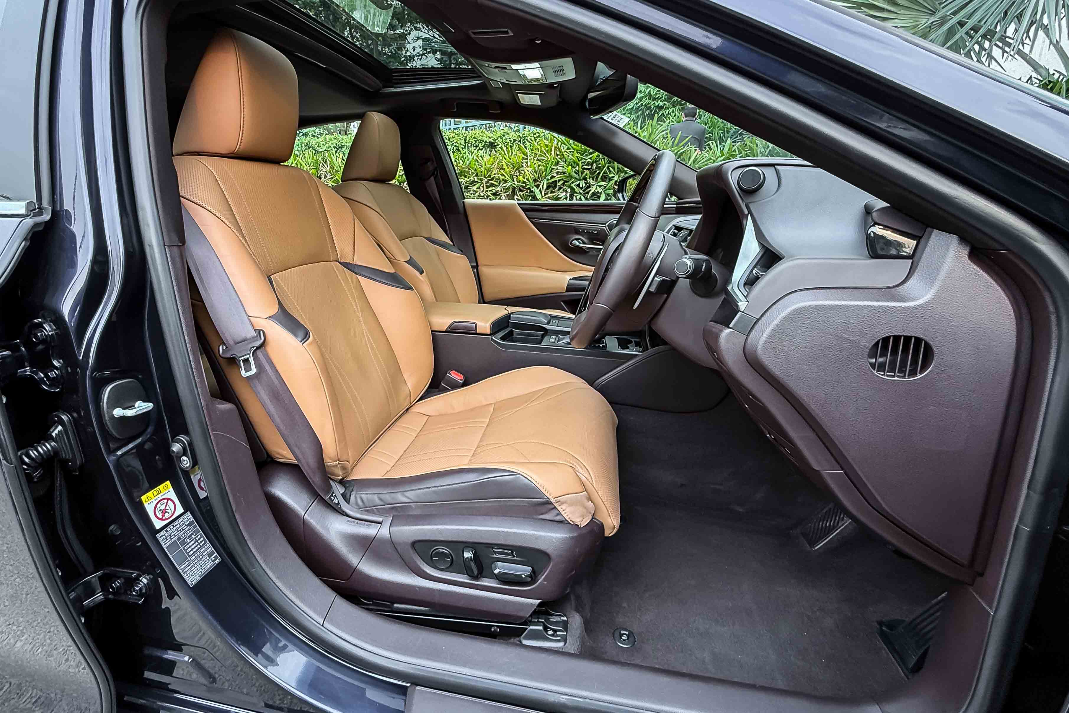 2019 LEXUS ES300 HYBRID LUXURY