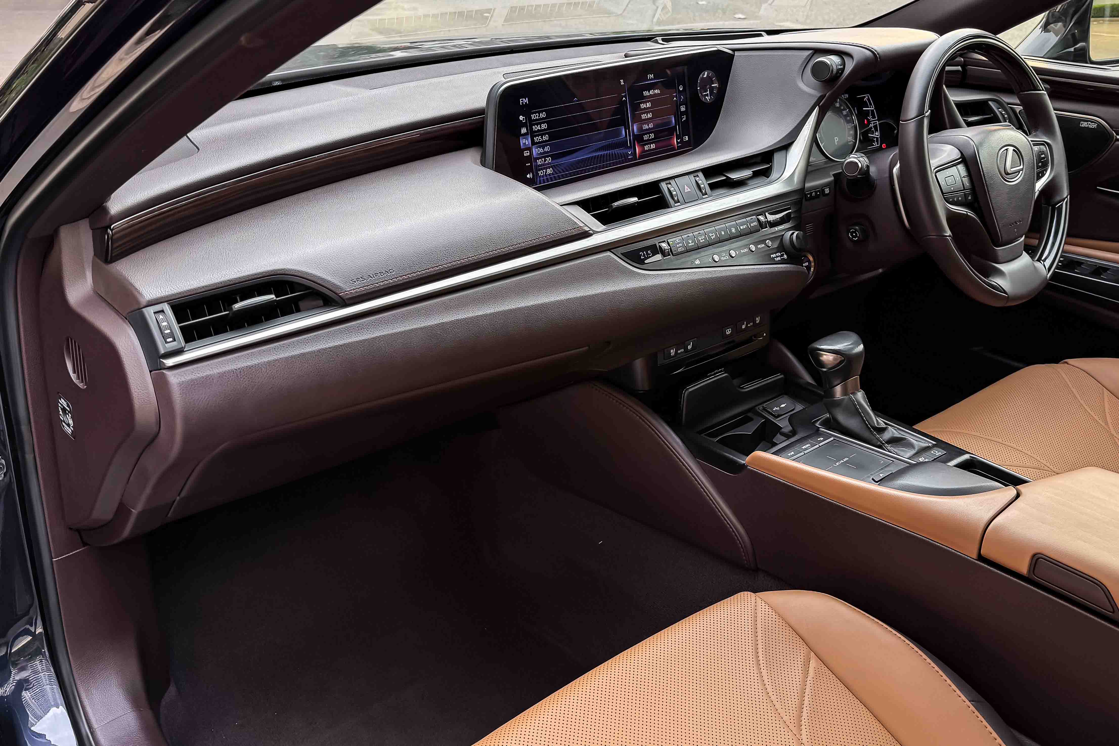 2019 LEXUS ES300 HYBRID LUXURY