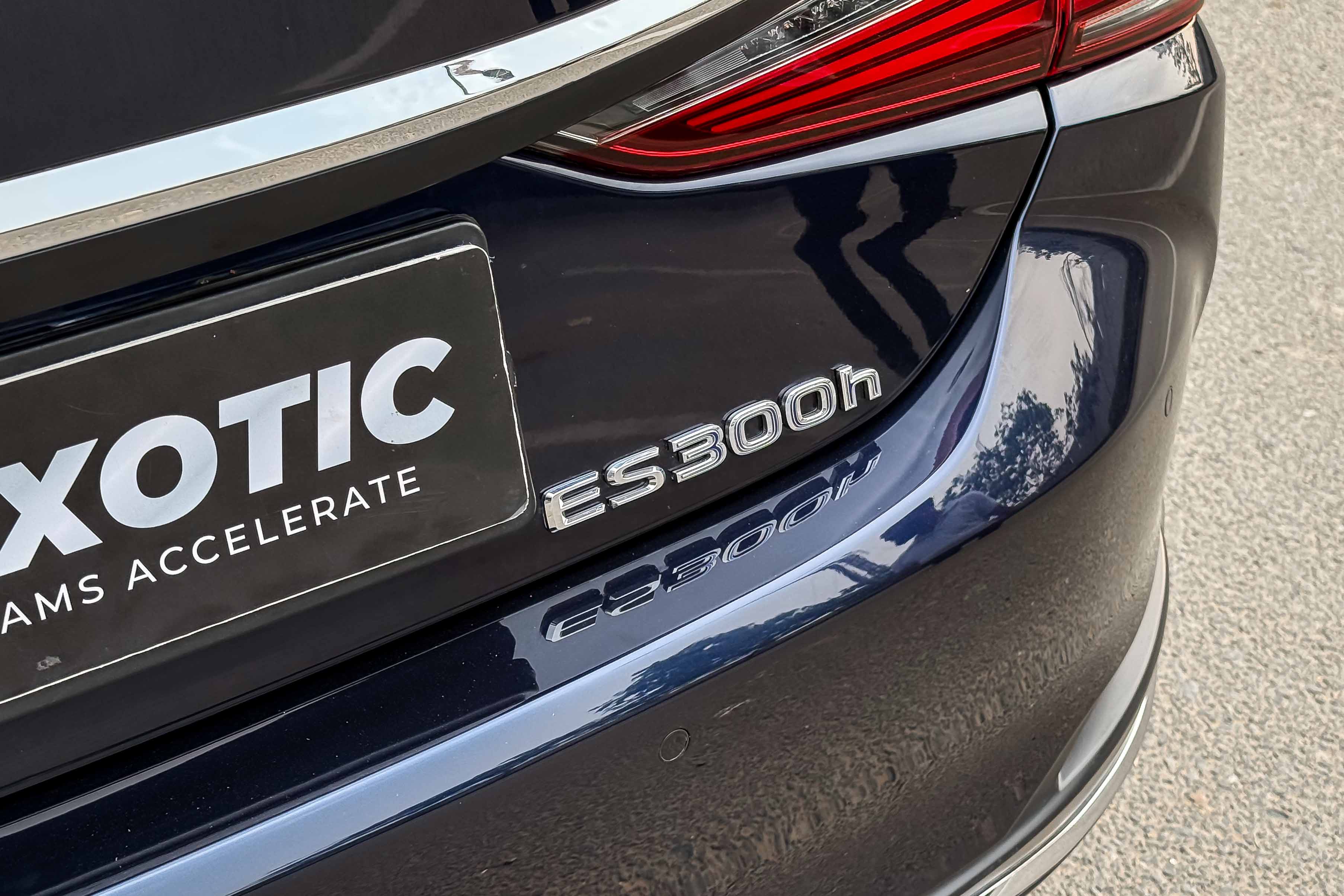 2019 LEXUS ES300 HYBRID LUXURY