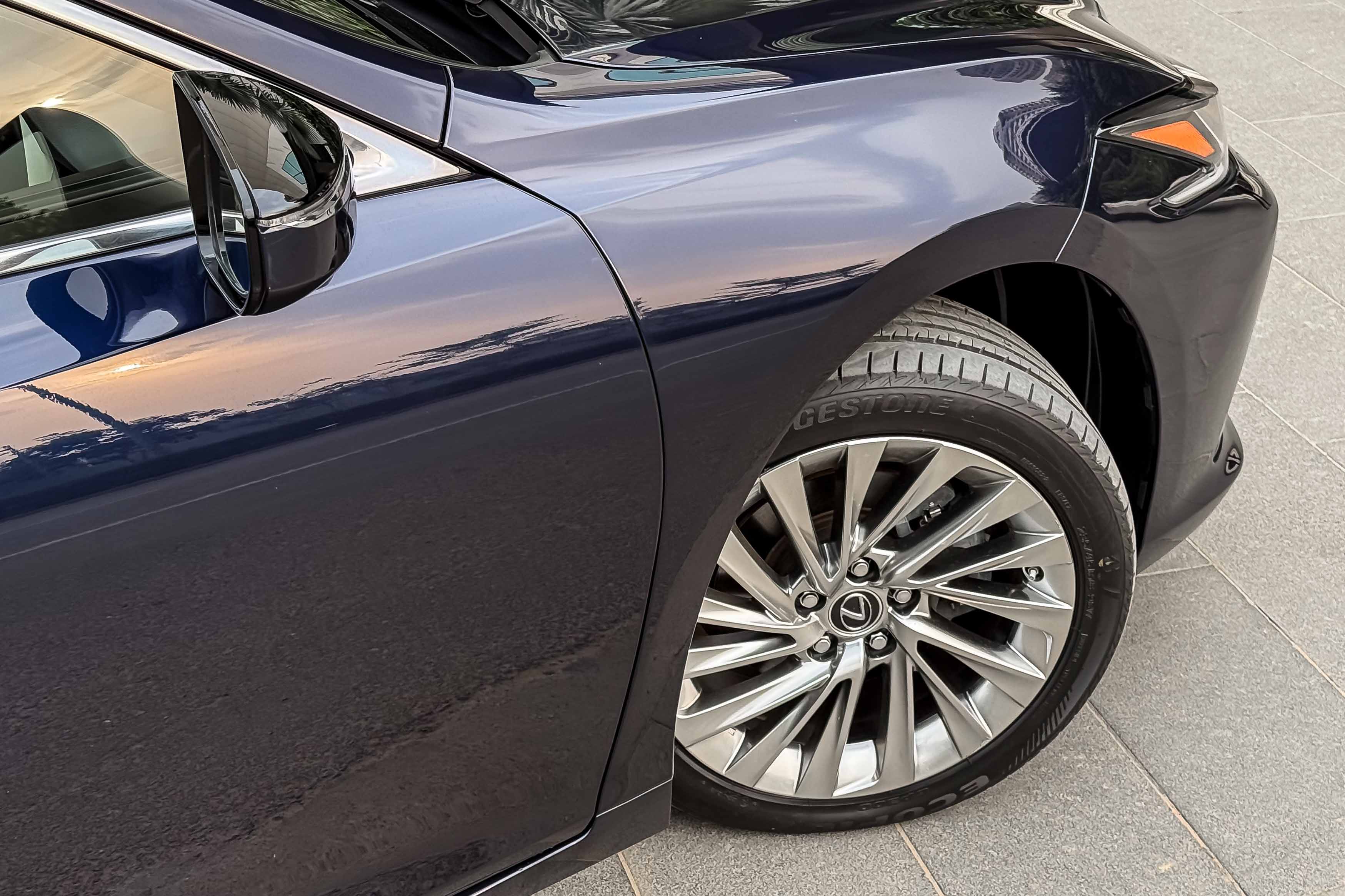 2019 LEXUS ES300 HYBRID LUXURY