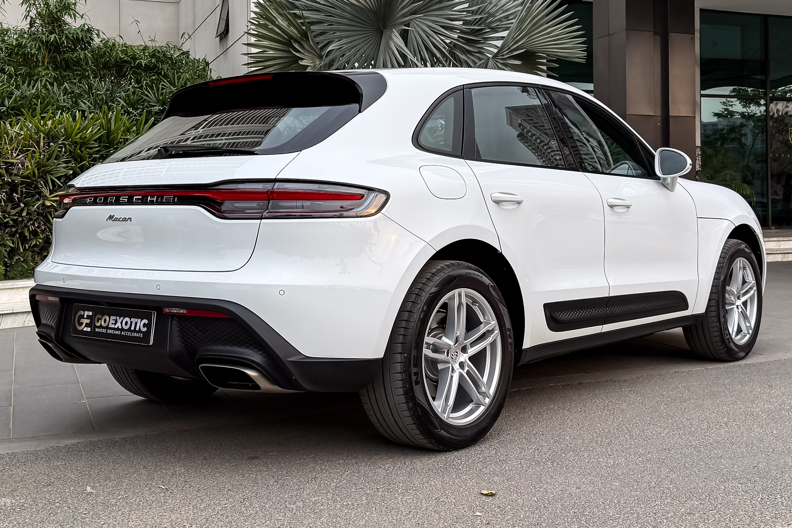 2023 PORSCHE MACAN