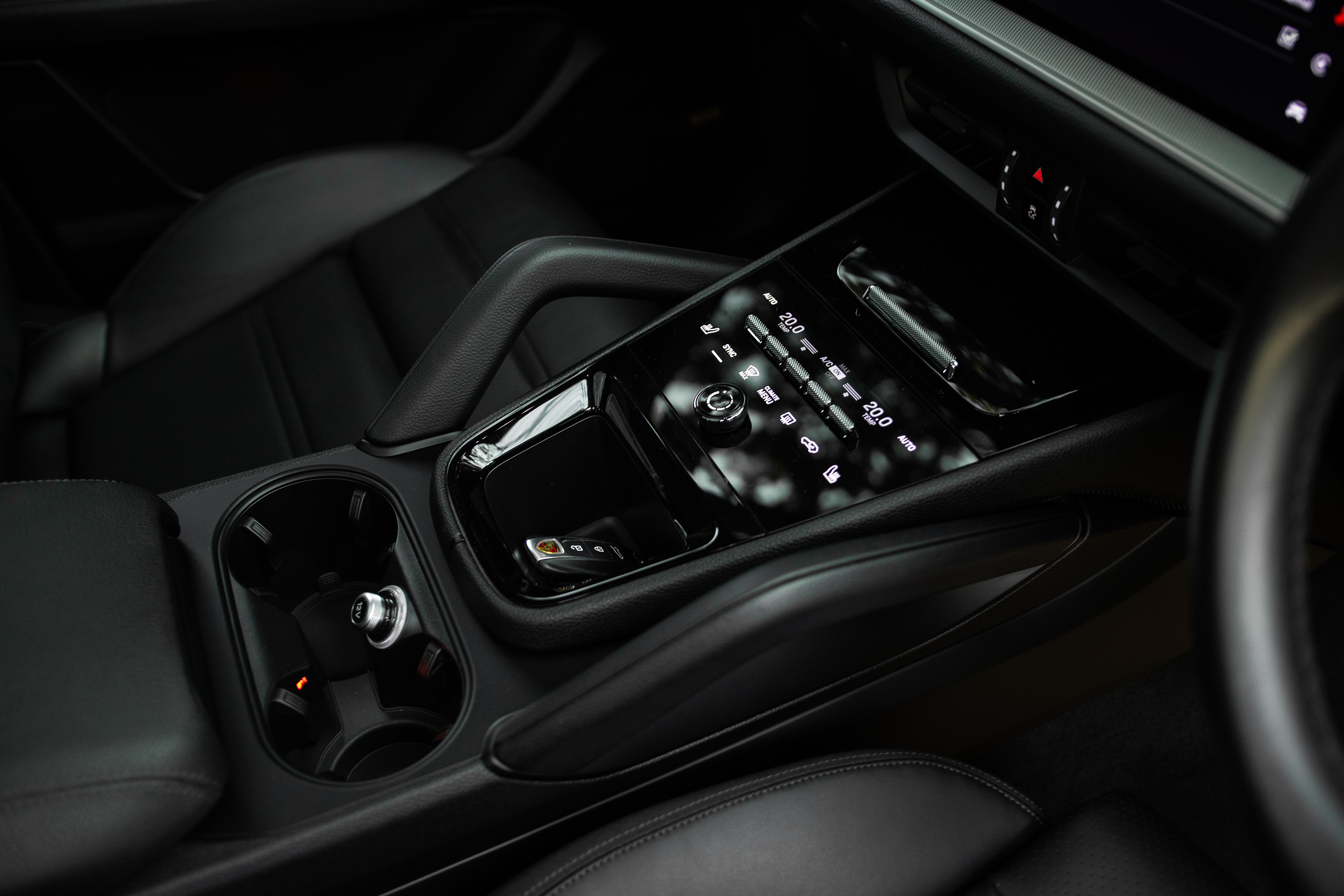 2024 PORSCHE CAYENNE COUPE