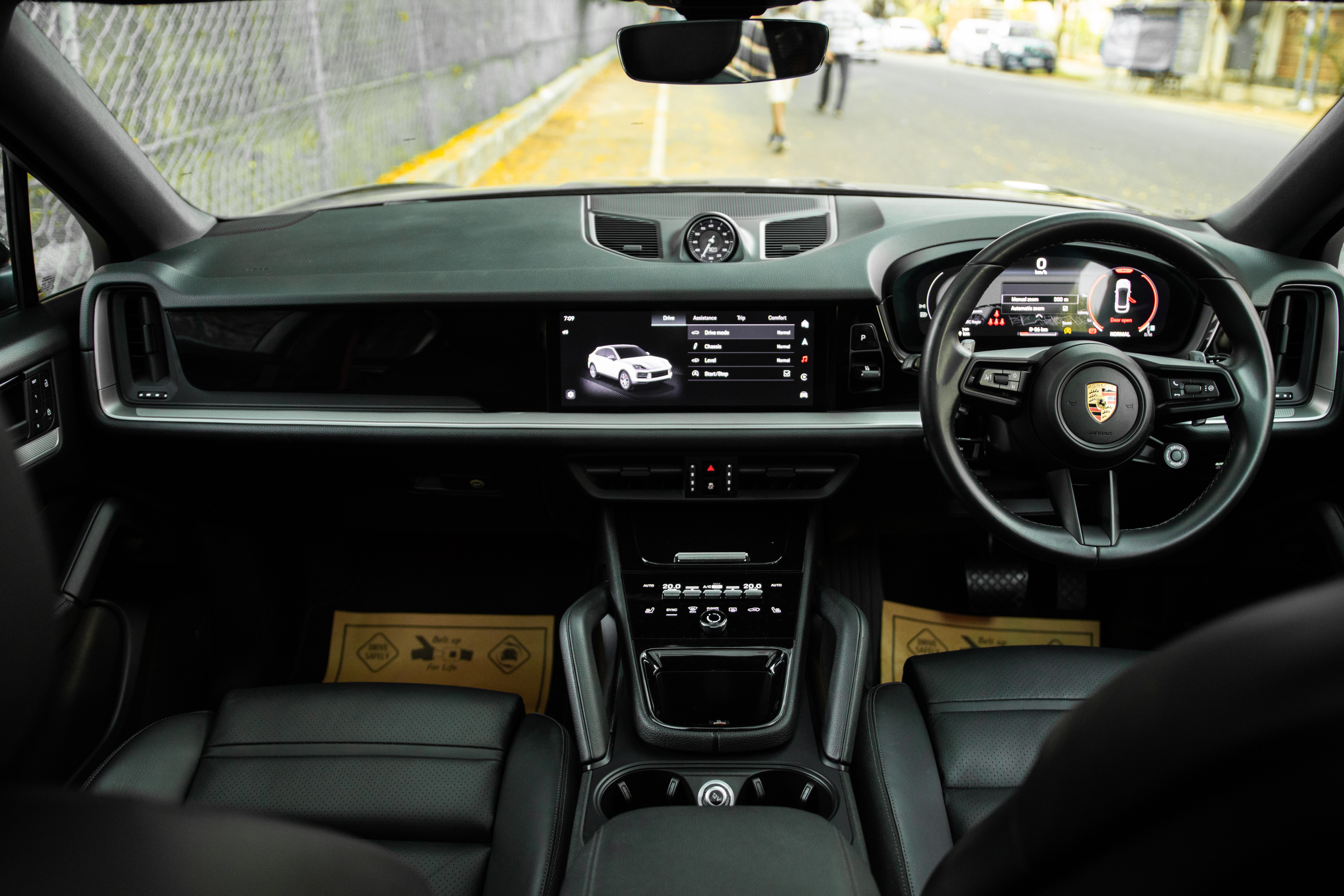 2024 PORSCHE CAYENNE COUPE