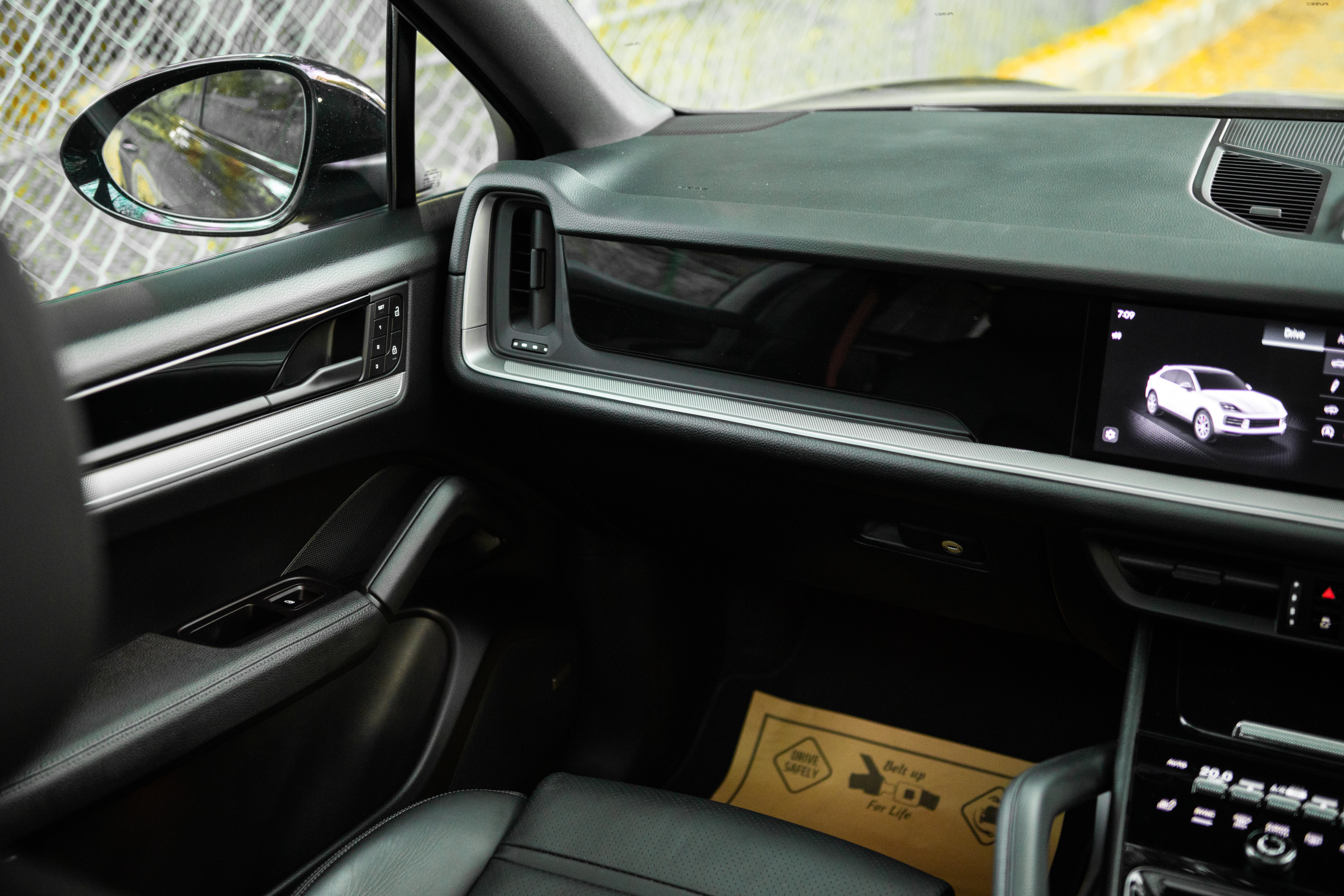 2024 PORSCHE CAYENNE COUPE